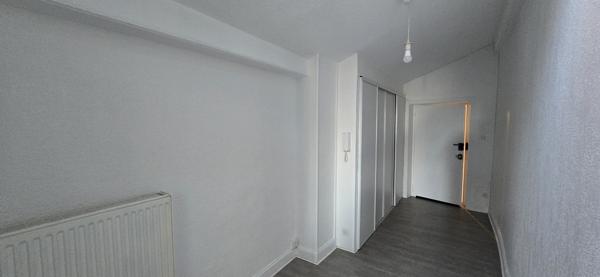 Appartement
                                                                                                                                                                                                                                                                                                                        5 pièce(s)                                                                                                                                                                                                          2 chambre(s)                                                                                                                                                                                                          95  m²