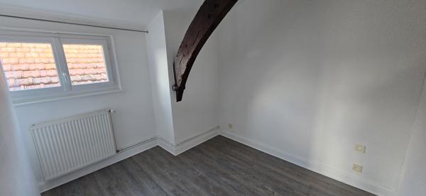 Appartement
                                                                                                                                                                                                                                                                                                                        5 pièce(s)                                                                                                                                                                                                          2 chambre(s)                                                                                                                                                                                                          95  m²