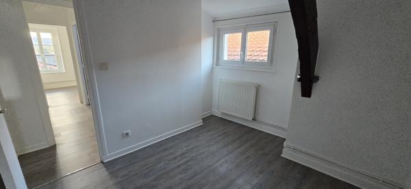 Appartement
                                                                                                                                                                                                                                                                                                                        5 pièce(s)                                                                                                                                                                                                          2 chambre(s)                                                                                                                                                                                                          95  m²