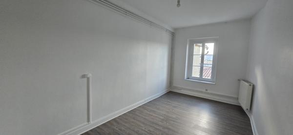 Appartement
                                                                                                                                                                                                                                                                                                                        5 pièce(s)                                                                                                                                                                                                          2 chambre(s)                                                                                                                                                                                                          95  m²