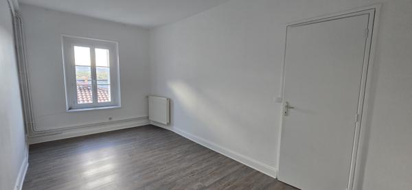 Appartement
                                                                                                                                                                                                                                                                                                                        5 pièce(s)                                                                                                                                                                                                          2 chambre(s)                                                                                                                                                                                                          95  m²