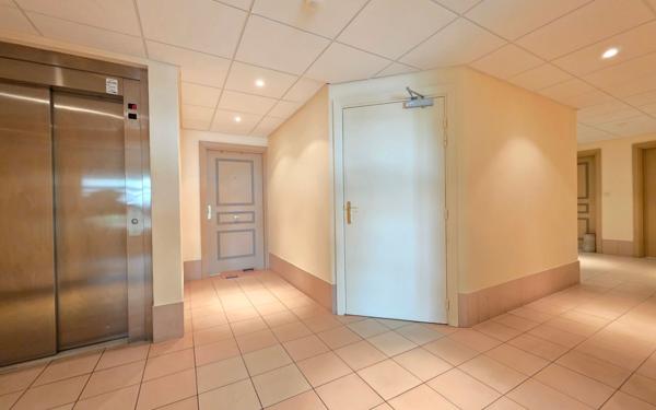 Appartement à vendre    3 pièces • 58 m2 Le Luc