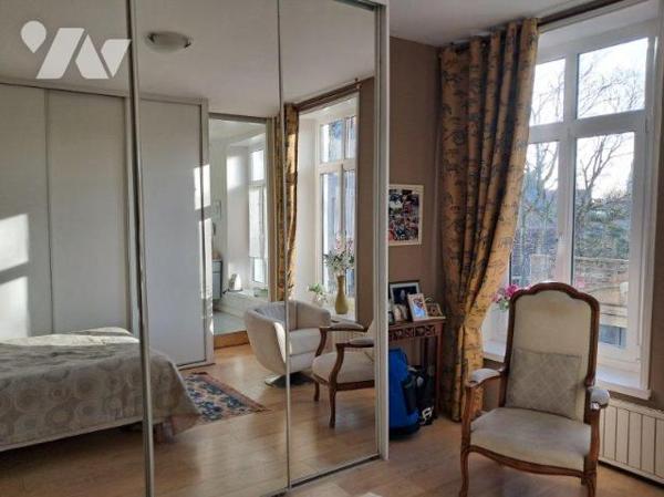 A VENDRE MAISON DE CARACTERE BIEN ENTRETENUE PROX DES ECOLES, LYCEES, COMMERCES