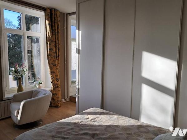 A VENDRE MAISON DE CARACTERE BIEN ENTRETENUE PROX DES ECOLES, LYCEES, COMMERCES