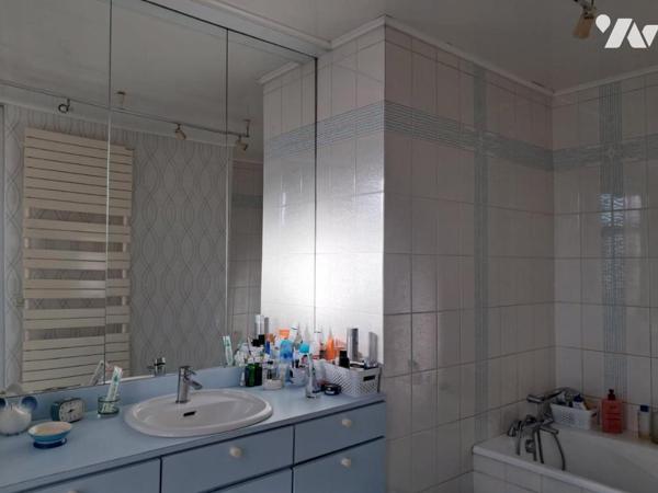 A VENDRE MAISON DE CARACTERE BIEN ENTRETENUE PROX DES ECOLES, LYCEES, COMMERCES