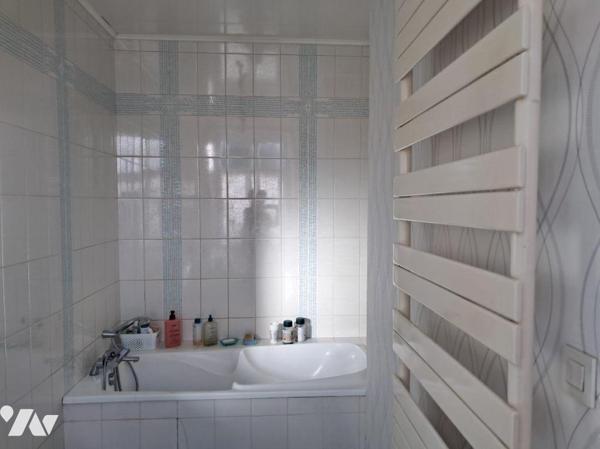 A VENDRE MAISON DE CARACTERE BIEN ENTRETENUE PROX DES ECOLES, LYCEES, COMMERCES