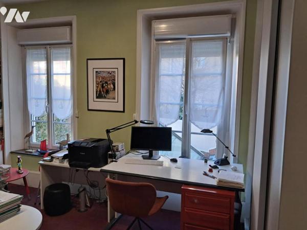 A VENDRE MAISON DE CARACTERE BIEN ENTRETENUE PROX DES ECOLES, LYCEES, COMMERCES