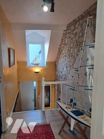 A VENDRE MAISON DE CARACTERE BIEN ENTRETENUE PROX DES ECOLES, LYCEES, COMMERCES