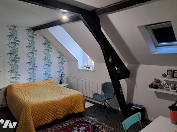 A VENDRE MAISON DE CARACTERE BIEN ENTRETENUE PROX DES ECOLES, LYCEES, COMMERCES