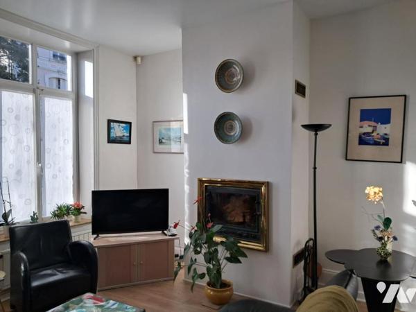 A VENDRE MAISON DE CARACTERE BIEN ENTRETENUE PROX DES ECOLES, LYCEES, COMMERCES