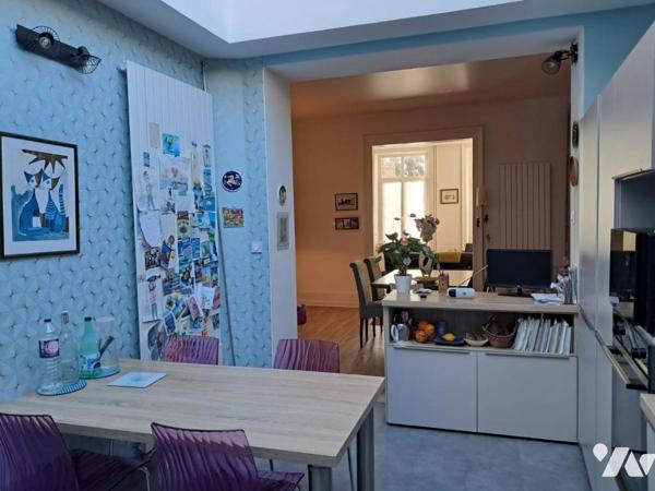 A VENDRE MAISON DE CARACTERE BIEN ENTRETENUE PROX DES ECOLES, LYCEES, COMMERCES