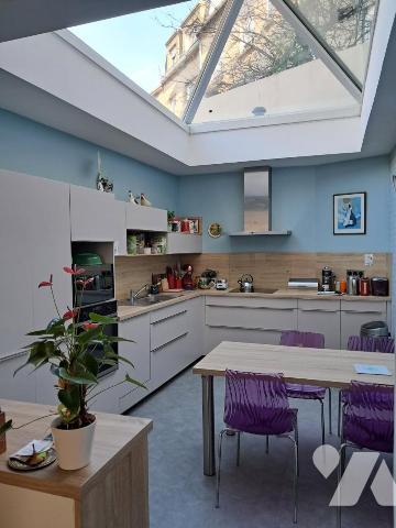 A VENDRE MAISON DE CARACTERE BIEN ENTRETENUE PROX DES ECOLES, LYCEES, COMMERCES