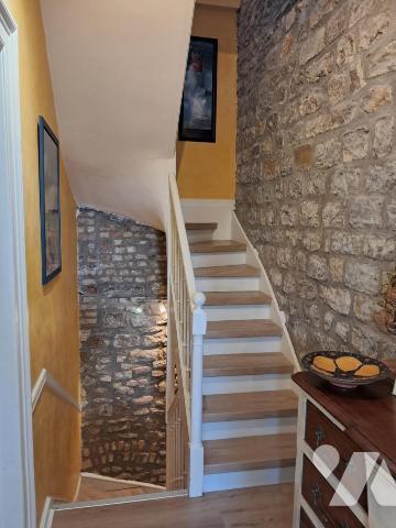 A VENDRE MAISON DE CARACTERE BIEN ENTRETENUE PROX DES ECOLES, LYCEES, COMMERCES