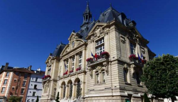 92150 Suresnes Centre - 3P de 62m2 avec loggia situé au 3e étage d'un copropriété de standing intimiste