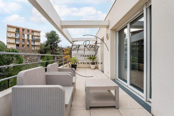 Tres beau T2 dernier étage + 3 places de parking