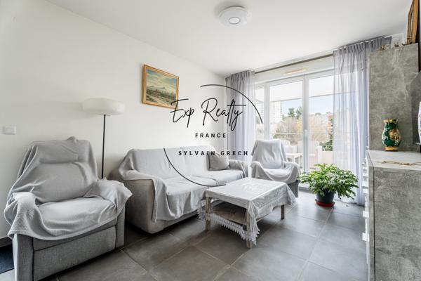 Tres beau T2 dernier étage + 3 places de parking