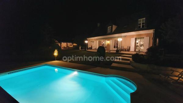 SAINT-PRIX, VAL D’OISE (95) : Propriété de 230 m² habitables (255 m² au sol) - 9 pièces principales - 7 chambres - 3 garages – Piscine – Préau – Abri de jardin - Cave – Parcelle de 1 656 m²