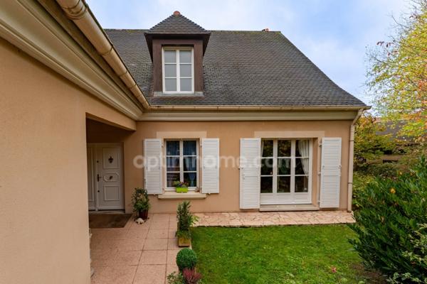 SAINT-PRIX, VAL D’OISE (95) : Propriété de 230 m² habitables (255 m² au sol) - 9 pièces principales - 7 chambres - 3 garages – Piscine – Préau – Abri de jardin - Cave – Parcelle de 1 656 m²