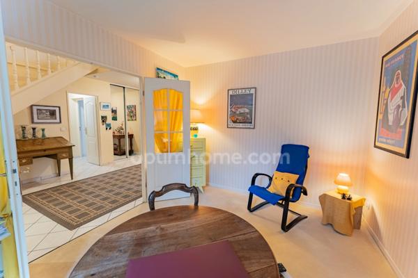 SAINT-PRIX, VAL D’OISE (95) : Propriété de 230 m² habitables (255 m² au sol) - 9 pièces principales - 7 chambres - 3 garages – Piscine – Préau – Abri de jardin - Cave – Parcelle de 1 656 m²