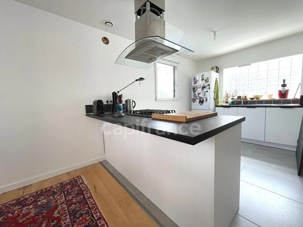 Quimper (29) - Maison centre ville de 75,21 m² habitable - 124 m² utiles - Terrasse - Double garage.