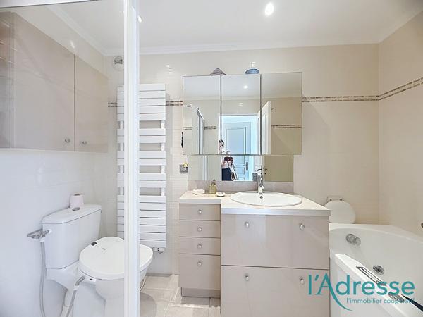 RARE ! Magnifique appartement-villa , VUE MER PANORAMIQUE THEOULE !