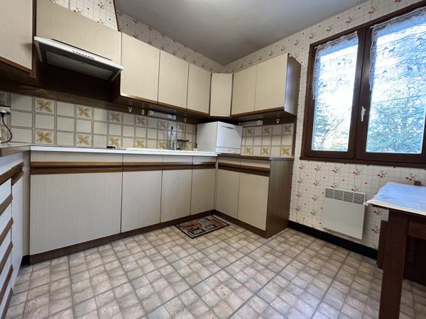 Villiers-sur-Morin (77580) Maison élevée sur sous-sol total hors sol, 3 chambres