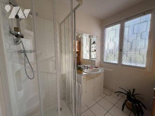 AURILLAC, quartier La Ponétie, sur 511m² de terrain, maison individuelle de plain pied comprena...