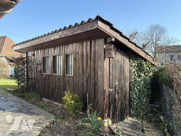 AURILLAC, quartier La Ponétie, sur 511m² de terrain, maison individuelle de plain pied comprena...