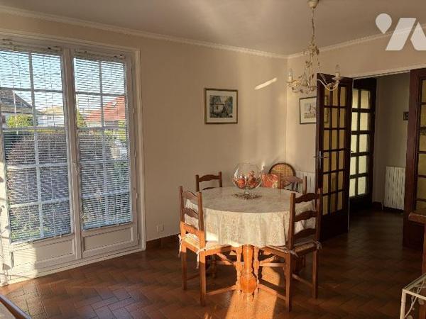 AURILLAC, quartier La Ponétie, sur 511m² de terrain, maison individuelle de plain pied comprena...