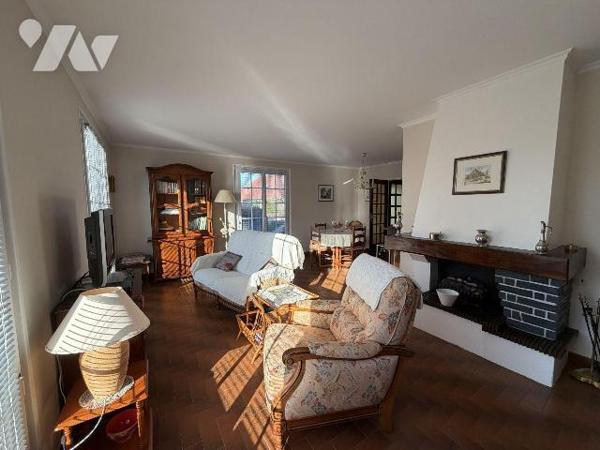 AURILLAC, quartier La Ponétie, sur 511m² de terrain, maison individuelle de plain pied comprena...