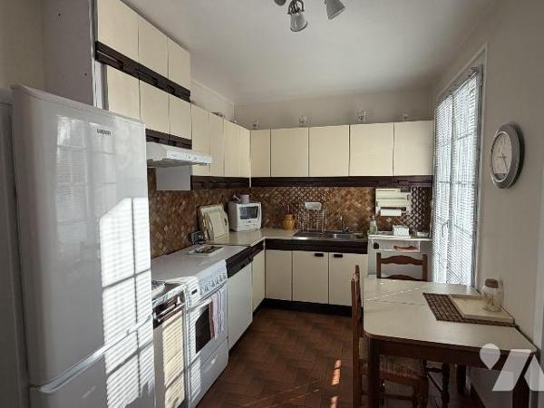AURILLAC, quartier La Ponétie, sur 511m² de terrain, maison individuelle de plain pied comprena...