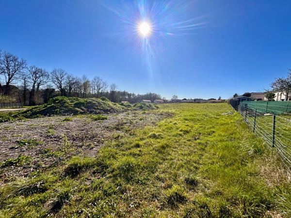 Terrains à bâtir, viabilisés et raccordés au T à E sur les hauteurs de Trélissac 24750