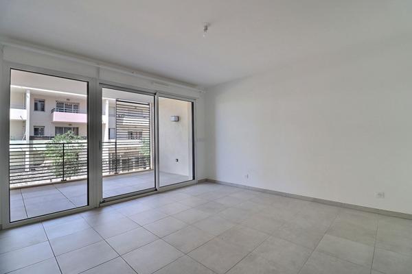 Appartement La Duranne 4 pièces 107.16 m2 - 3 chambres - suite parentale - dressing - terrasses - calme- commerces