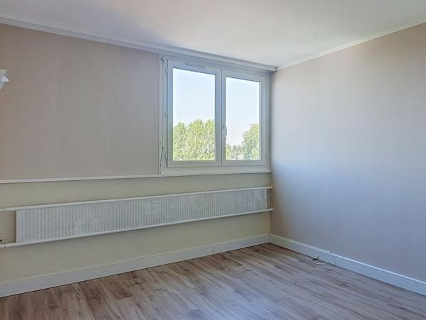 EXCLUSIVITÉ - Saint-Étienne - Appartement T4 de 72,26 m² - 2/3 chambres - Lumineux - 5ème étage - Cave - Stationnement collectif - DPE C - Proche Parc de l'Europe