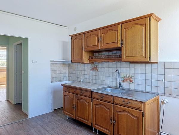 EXCLUSIVITÉ - Saint-Étienne - Appartement T4 de 72,26 m² - 2/3 chambres - Lumineux - 5ème étage - Cave - Stationnement collectif - DPE C - Proche Parc de l'Europe