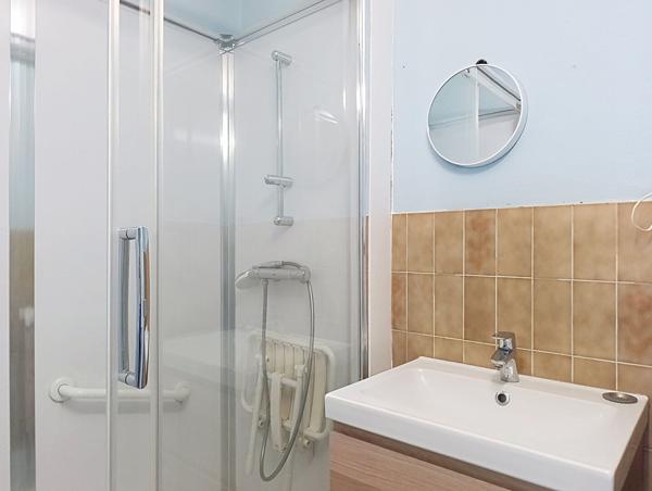 EXCLUSIVITÉ - Saint-Étienne - Appartement T4 de 72,26 m² - 2/3 chambres - Lumineux - 5ème étage - Cave - Stationnement collectif - DPE C - Proche Parc de l'Europe