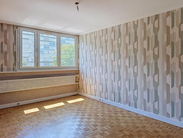 EXCLUSIVITÉ - Saint-Étienne - Appartement T4 de 72,26 m² - 2/3 chambres - Lumineux - 5ème étage - Cave - Stationnement collectif - DPE C - Proche Parc de l'Europe