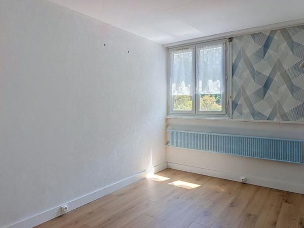 EXCLUSIVITÉ - Saint-Étienne - Appartement T4 de 72,26 m² - 2/3 chambres - Lumineux - 5ème étage - Cave - Stationnement collectif - DPE C - Proche Parc de l'Europe