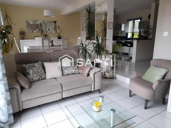 Rare maison récente avec vie de plein pied à deux pas du centre bourg, de la gare de Langon et une vue imprenable!