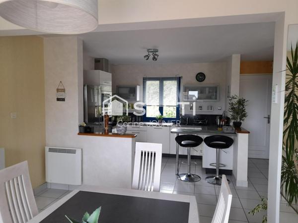 Rare maison récente avec vie de plein pied à deux pas du centre bourg, de la gare de Langon et une vue imprenable!