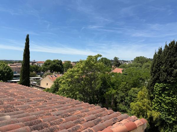 T2 Duplex dernier étage 57m² + terrasses – Vues toits & Thermes – Aix Centre