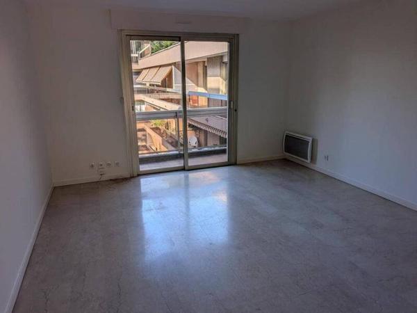 Appartement 2 pièces                                        - 69006 Lyon 6e  Arrondissement Réf : 5470