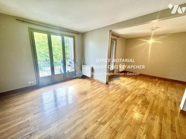 À VENDRE – APPARTEMENT T4 LUMINEUX AVEC 2 BALCONS & PARKING – SAINT-CHÉLY-D'APCHER