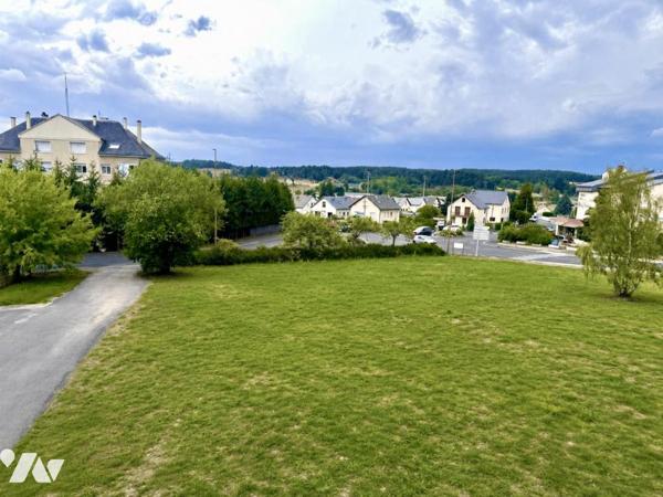 À VENDRE – APPARTEMENT T4 LUMINEUX AVEC 2 BALCONS & PARKING – SAINT-CHÉLY-D'APCHER