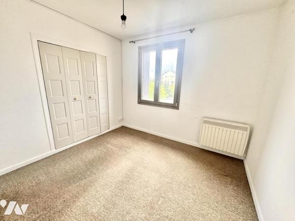 À VENDRE – APPARTEMENT T4 LUMINEUX AVEC 2 BALCONS & PARKING – SAINT-CHÉLY-D'APCHER