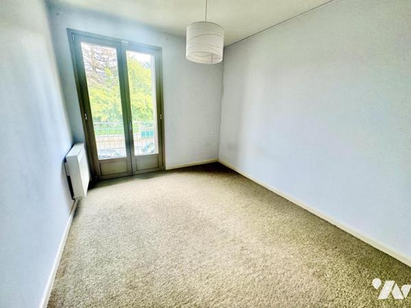 À VENDRE – APPARTEMENT T4 LUMINEUX AVEC 2 BALCONS & PARKING – SAINT-CHÉLY-D'APCHER