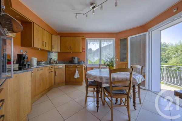 Maison à vendre  6 pièces - 165 m 2   CHAMBERY  - 73