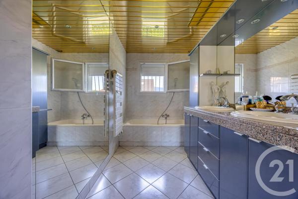 Maison à vendre  6 pièces - 165 m 2   CHAMBERY  - 73