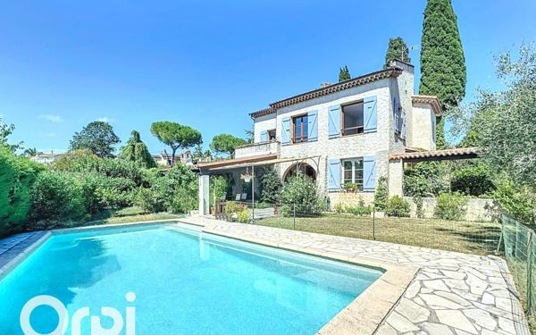 Maison à vendre    5 pièces •  La Colle-sur-Loup