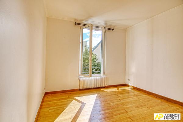 Versailles Montreuil Appartement 2 pièces 40.36 m2 carrez situé au 1er et dernier étage avec jardin privatif et box €300 000 ** - Référence 26723